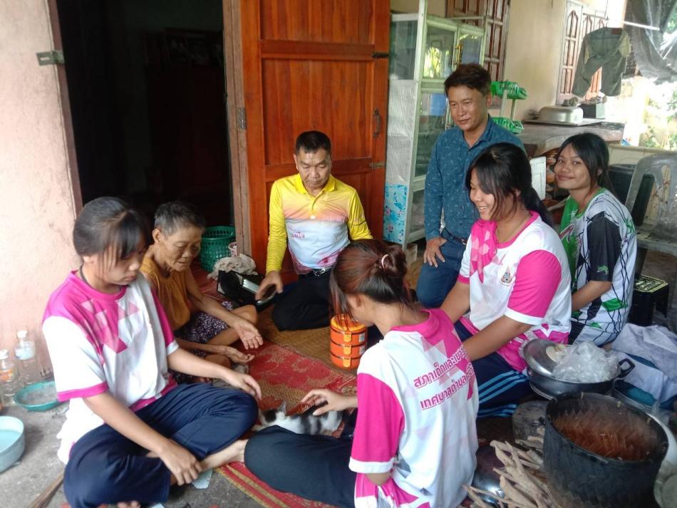  จัดกิจกรรม ธนาคารอาหารปลอดภัย ใส่ใจสุขภาพ เพื่อประกอบอาหารกลางวันให้แก่นักเรียนผู้สูงอายุและมอบให้แก่ครัวเรือนเปราะบางในชุมชนโดยมีวัตถุประสงค์เพื่อช่วยเหลือกลุ่มเปราะบางที่ประสบปัญหาด้านสังคม เศรษฐกิจ และเพื่อบรรเทาความเดือดร้อน 