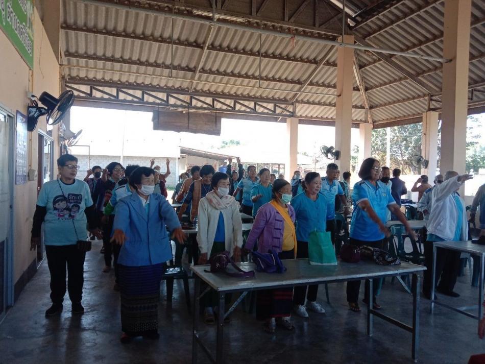 จัดกิจกรรมโรงเรียนผู้สูงอายุ "กิจกรรมการออกกำลังกายเพื่อเพิ่มความคุ้มกัน สำหรับวัยสูงอายุและการพับการดาษเพื่อฝึกสมาธิ" ณ ศพอส.ตำบลศรีถ้อย หมู่ที่ 12 โดยมีวัตถุประสงค์เพื่อให้ผู้สูงอายุมีกิจกรรมทางกายที่ต่อเนื่องสุขภาพร่างกายแข็งแรงตลอดจนเพื่อให้ผู้สูงอายุ พับกระดาษเพื่อให้เกิดสมาธิ ฝึกการคิดเป็นขั้นตอน