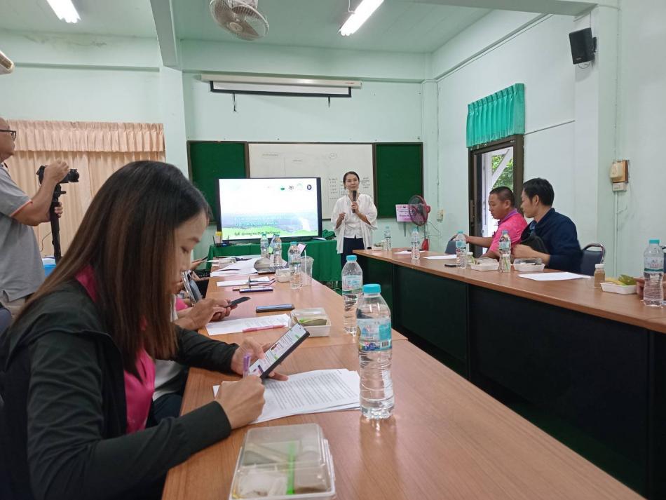 เข้าร่วมประชุม "กลไกคณะทำงานประชาชนร่วมกับคณะกรรมการแก้ไขฝุ่นควันจังหวัดพะเยา" โดย สภาลมหายใจจังหวัดพะเยา ณ ห้องประชุมเครือข่ายสร้างบ้านแปงเมืองพะเยา วัดศรีโคมคำ อำเภอเมือง จังหวัดพะเยา