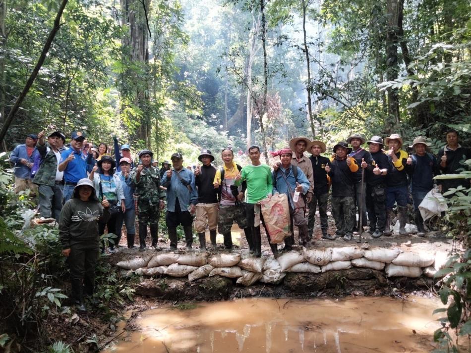 จัดกิจกรรมสร้างฝายชะลอน้ำในพื้นที่ต้นน้ำห้วยหม่องน้ำ บ้านปางปูเลาะ หมู่ที่ 13