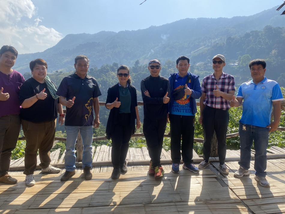 ตรวจติดตามสอบถามปัญหาการใช้งานพลังงานแสงอาทิตย์บ้านผาแดง หมู่ที่ 10 จำนวน 35 ระบบ/ครัวเรือน ตามโครงการส่งเสริมการอนุรักษ์พลังงานและพลังงานทดแทนเศรฐกิจฐานราก เทศบาลตำบลศรีถ้อย เพื่อรวบรวมข้อมูลการวิเคราะห์และการดำเนินโครงการในปีต่อไป