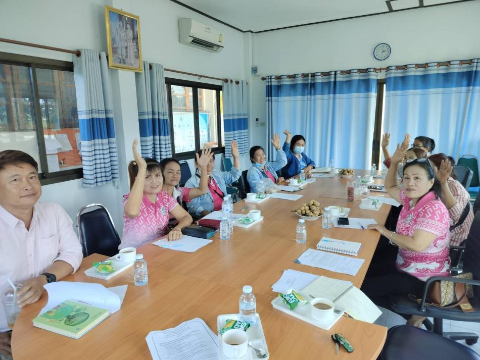 จัดประชุมคณะกรรมการพัฒนาสตรีเทศบาลตำบลศรีถ้อย เพื่อชี้แจงบทบาท อำนาจหน้าที่ รวมทั้งวางแผนการขับเคลื่อนการดำเนินงานของกลุ่มสตรีเทศบาลตำบลศรีถ้อยให้ครอบคลุมทุกมิติ ตลอดจนแนวทางการดำเนินกิจกรรมโครงการฝึกอบรมและพัฒนาศักยภาพกลุ่มสตรีในปีงบประมาณ 2567