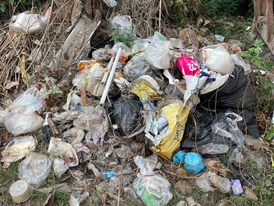 จัดเก็บขยะไร้เจ้าของ เขตติดต่อระหว่างบ้านต้นแกหมู่ที่ 1 และบ้านแม่ใจหางบ้าน หมู่ที่ 4 ตำบลศรีถ้อย 