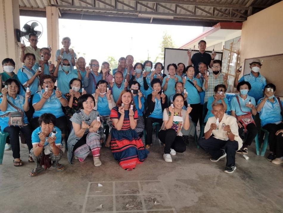 กิจกรรม “ทำยาสมุนไพรลดการปวดเมื่อย” ให้แก่ผู้สูงอายุ ณ ศูนย์พัฒนาศักยภาพและส่งเสริมอาชีพผู้สูงอายุเทศบาลตำบลศรีถ้อย