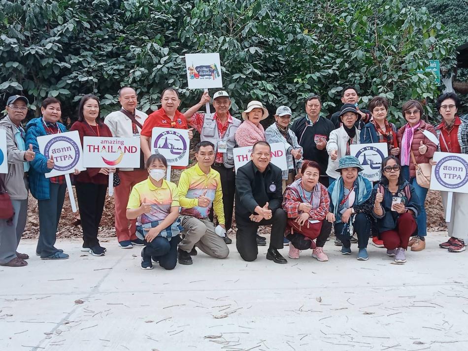 คณะผู้บริหารเทศบาลตำบลศรีถ้อย พร้อมผู้ใหญ่บ้านปางปูเลาะและสมาชิกสภาเทศบาลตำบลศรีถ้อย ร่วมต้อนรับ สมาคมส่งเสริมธุรกิจท่องเที่ยวไทย (สธทท.) (13 ภาพ)