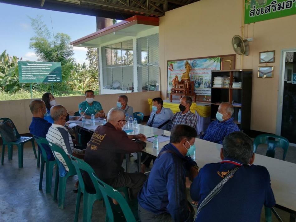 ร่วมประชุม ปรึกษาหารือ แนวทางการดำเนินงาน ของ คณะกรรมการศูนย์พัฒนาคุณภาพชีวิตและส่งเสริอาชีพผู้สูงอายุ ตำบลศรีถ้อย (10 ภาพ)
