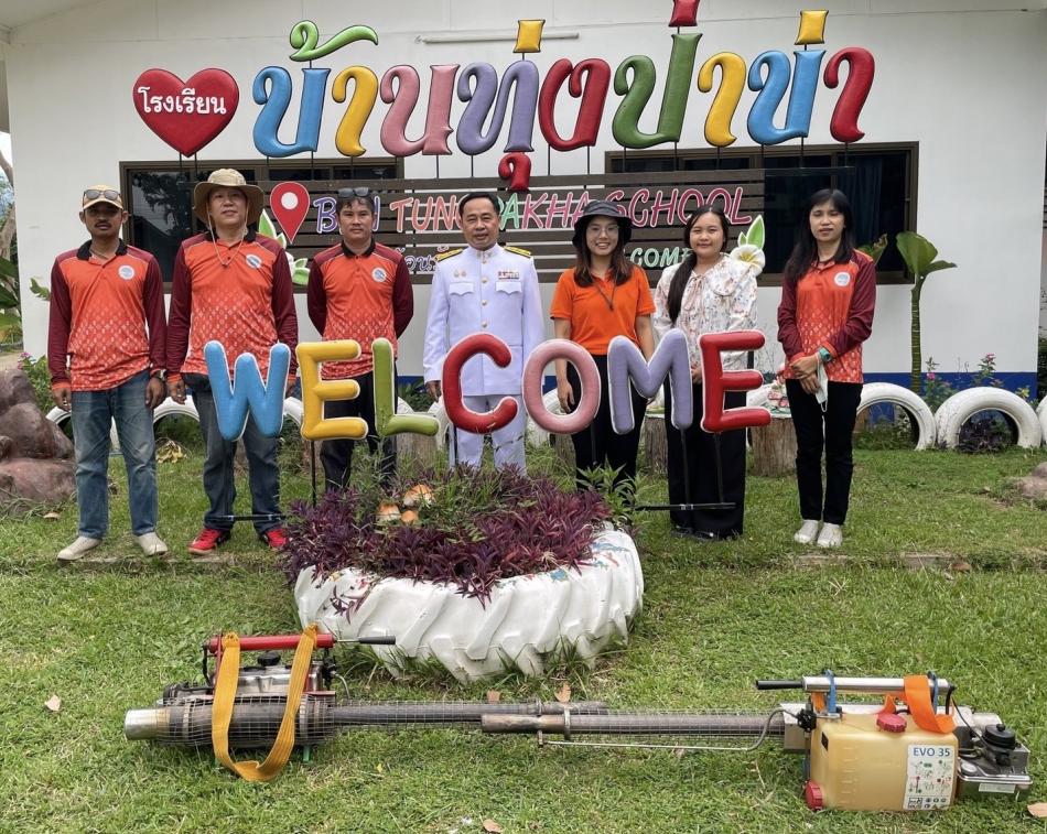  ตรวจทำลายแหล่งเพาะพันธ์ลูกน้ำยุงลาย และพ่นหมอกควันเพื่อป้องกันควบคุมโรคไข้เลือดออก โรงเรียนบ้านทุ่งป่าข่า  ตำบลศรีถ้อย อำเภอแม่ใจ  จังหวัดพะเยา