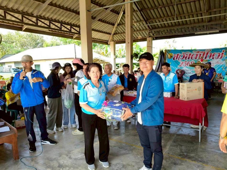 วันศุกร์ที่  26 ธันวาคม 2568  เวลา 9.00 น. เทศบาลตำบลศรีถ้อยร่วมกับคณะกรรมการศูนย์พัฒนาคุณภาพชีวิตและส่งเสริมอาชีพผู้สูงอายุเทศบาลตำบลศรีถ้อย จัดกิจกรรมแข่งขันกีฬาผู้สูงอายุและกิจกรรมส่งท้ายปีเก่าต้อนรับปีใหม่  เพื่อผู้ให้ผู้สูงอายุมีสุขภาพที่แข็งแรง มีความรักความสามัคคีและสร้างขวัญกำลังใจให้แก่นักเรียนผู้สูงอายุ  ณ  ศูนย์พัฒนาคุณภาพชีวิตและส่งเสริมอาชีพผู้สูงอายุ หมู่ที่ 12 มีผู้เข้าร่วมกิจกรรม 120 คน