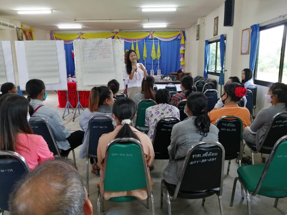 ภาพกิจกรรม : กิจกรรม "พัฒนาระบบป้องกันคุ้มครองเด็กเยาวชนเทศบาลตำบลศรีถ้อย" รายละเอียด วันที่ 6 สิงหาคม 2563 เวลา09.00 น.เทศบาลตำบลศรีถ้อยร่วมกับ บ้านพักเด็กและครอบครัวจังหวัดพะเยาจัดกิจกรรม พัฒนาระบบปกป้องคุ้มครองเด็กเยาวชน โดยมีวัตถุประสงค์เพื่อส่งเสริมให้ผู้ปกครองเลี้ยงดูเด็กเยาวชนอย่างถูกต้องเหมาะสมตามวัย การใช้วินัยเชิงบวก และสามารถแก้ไขปัญหาความขัดแย้ง โดยมีผู้เข้าร่วมกิจกรรมประกอบด้วย ผู้ปกครองในศูนย์พัฒนาเด็กเล็ก และผู้ปกครองระดับชั้นประถมศึกษาปีที่ 4-5 มีเข้าร่วมกิจกรรม 50 คน (จำนวน 7 คน)