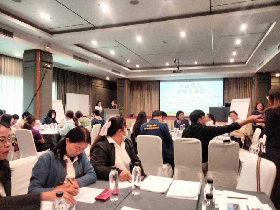 เข้าการประชุมเชิงปฏิบัติการ การออกแบบระบบบริการดูแลกลางวันโดยชุมชนท้องถิ่น เพื่อร่วมสร้างชุมชนท้องถิ่นน่าอยู่ ภายใต้โครงการ พัฒนาระบบดูแลกลางวันโดยชุมชนท้องถิ่น  ณ ห้องประชุมภูลานนาโรงแรมแสนโฮเทล อำเภอเมืองจังหวัดเชียงราย