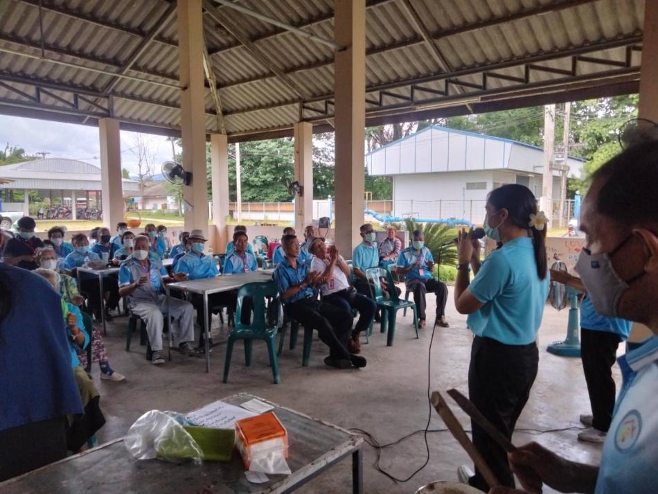 การป้องกันโรคความดันและโรคเบาหวาน มีผู้เข้าร่วมกิจกรรม 60 คน ณ ศูนย์พัฒนาคุณภาพชีวิตและส่งเสริมอาชีพผู้สูงอายุหมู่ที่ 12