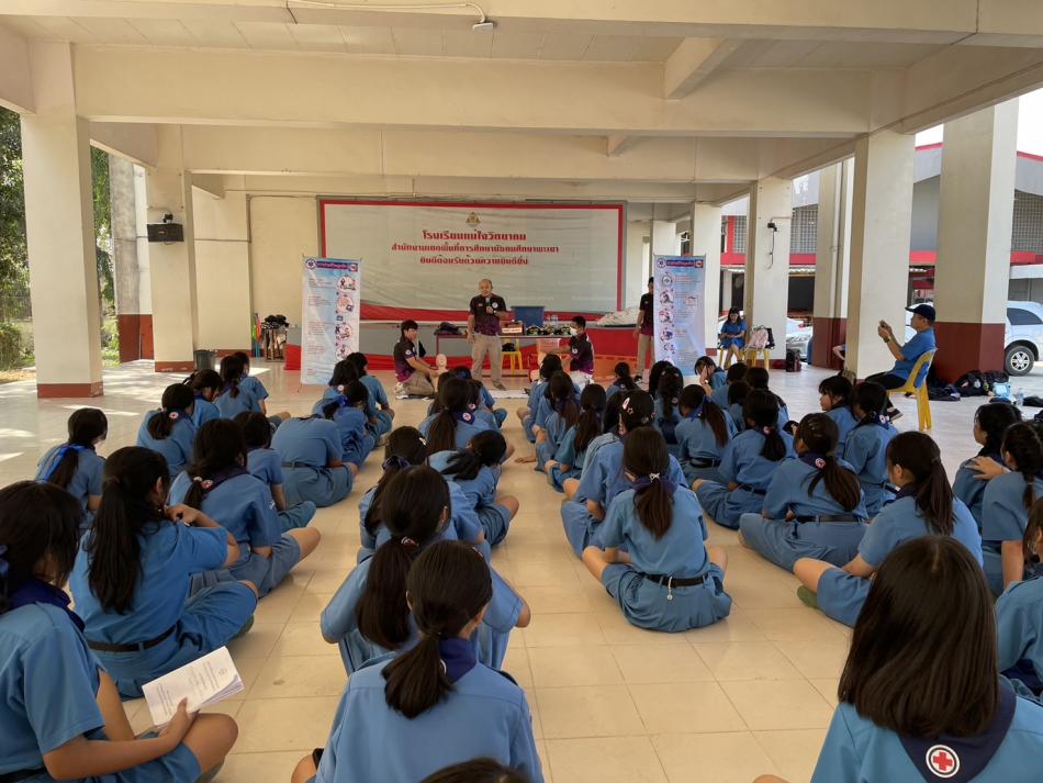  บรรยายให้ความรู้  ให้กับยุวกาชาดระดับมัธยมศึกษาในหัวข้อ การทำ CPR หรือ Cardiopulmonary resuscitation การช่วยเหลือผู้ป่วยที่กำลังจะหยุดหายใจ หรือหัวใจกำลังจะหยุดเต้น ให้กลับมาหายใจ หรือลมหายใจไหลเวียนได้ตามปกติและการปฐมพยาบาลเบื้องต้น  ณ โรงเรียนแม่ใจวิทยาคม อำเภอแม่ใจ จังหวัดพะเยา