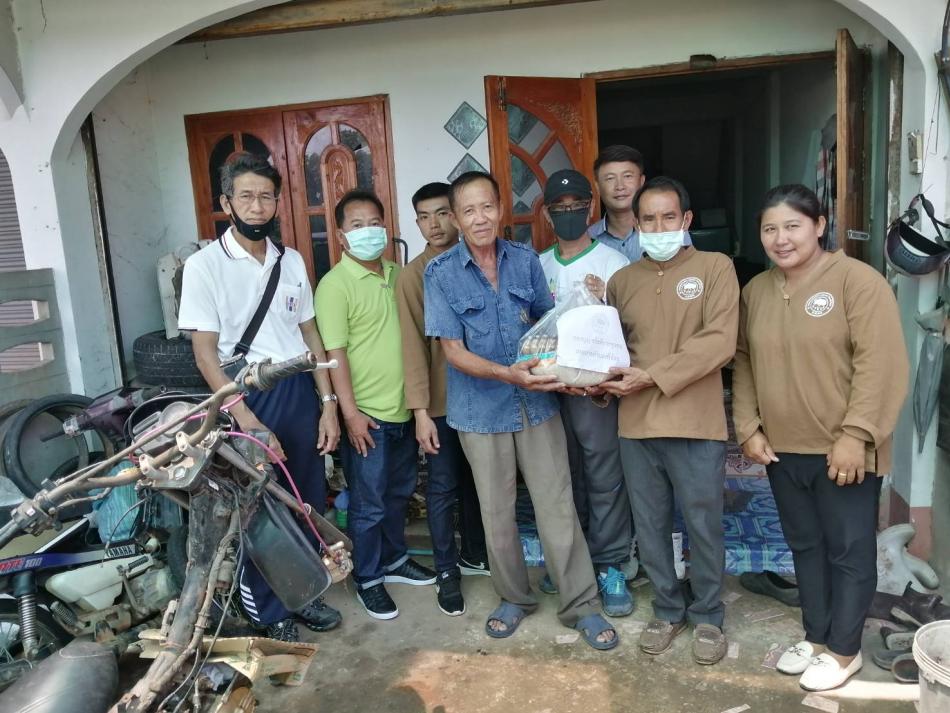 กองทุนสวัสดิการชุมชนเทศบาลตำบลศรีถ้อยร่วมคณะกรรมกองทุนฯนำสิ่งของอุปโภค​บริโภคมอบให้ผู้ด้อยโอกาส​ผู้สูงอายุ​ผู้พิการ​ในพื้นที่​  จำนวน​ 20  ราย ในวันที่​ 2กันยายน​ 2563(จำนวน 11 ภาพ)