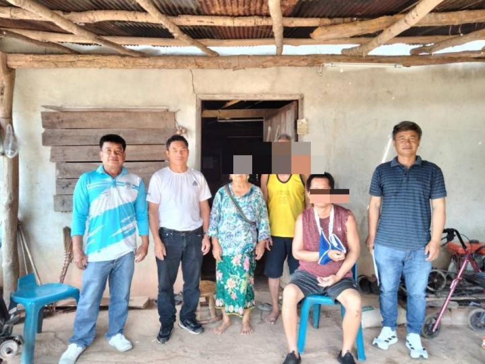 ผู้นำชุมชนลงพื้นที่เยี่ยมบ้านผู้พิการ ที่ประสบปัญหาทางสังคม