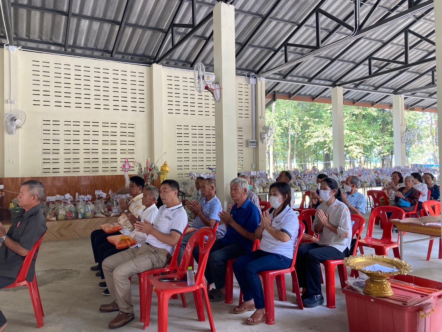 ร่วมพิธีทำบุญศาลาสุสาน หมู่6 เพื่อความเป็นสิริมงคล สร้างขวัญกำลังใจให้กับคนในชุมชน 