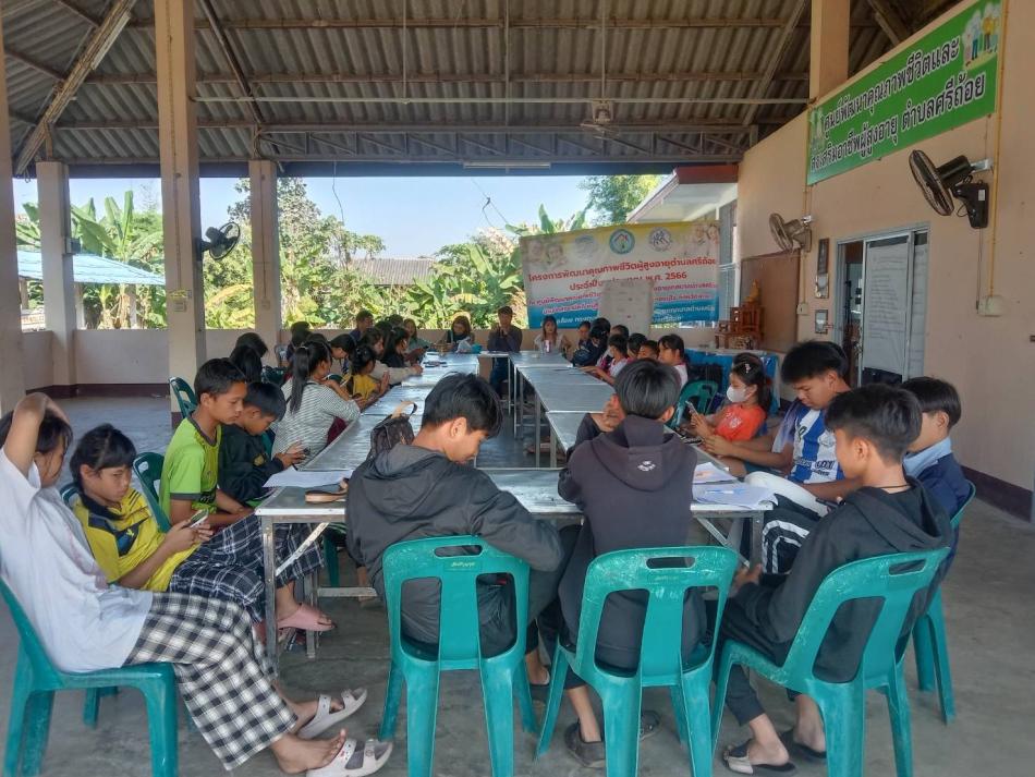 ประชุมการจัดการแข่งขันกีฬาวอลเลย์บอลเด็กและเยาวชนต่อต้านยาเสพติด ณ โรงเรียนผู้สูงอายุตำบลศรีถ้อย หมู่ที่ 12  โดยมีวัตถุประสงค์เพื่อชี้แจงกติกาการแข่งขัน การจับฉลากแบ่งสายกีฬา การจับฉลากสีทีม การกำหนดห้วงระยะเวลาในการแข่งขัน