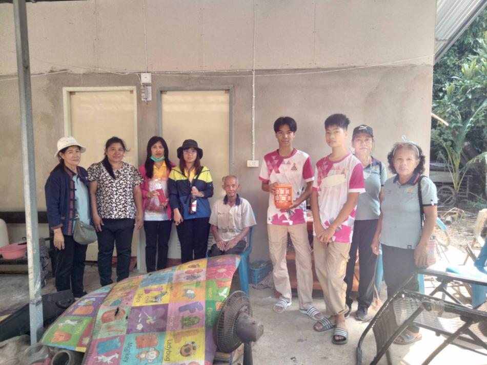 จัดกิจกรรม ธนาคารอาหารปลอดภัย ใส่ใจสุขภาพ เพื่อประกอบอาหารกลางวันให้แก่นักเรียนผู้สูงอายุและมอบให้แก่ครัวเรือนเปราะบางในชุมชน