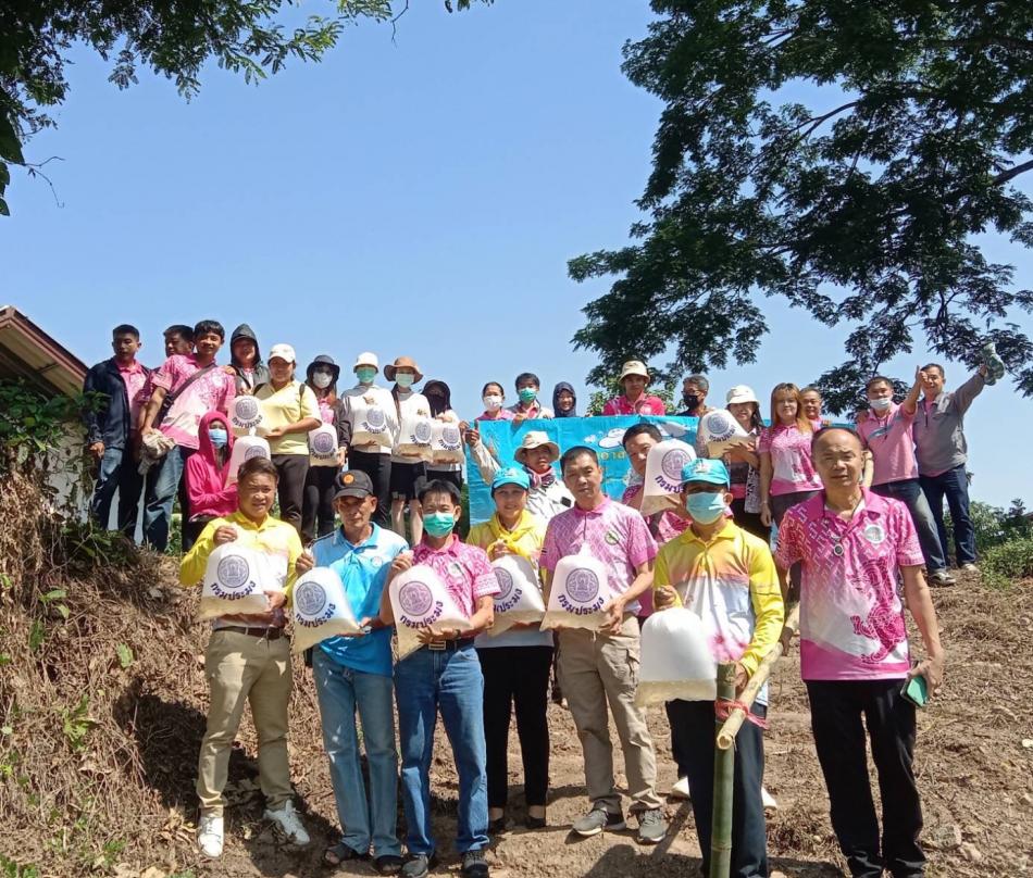 ร่วมกิจกรรมปล่อยปลาน้ำจืดลงสู่แหล่งน้ำธรรมชาติ ณ ศูนย์พัฒนาคุณภาพชีวิตและส่งเสริมอาชีพผู้สูงอายุตำบลศรีถ้อย หมู่ที่ 12 เพื่อฟื้นฟูทรัพยากรสัตว์น้ำจืดในแหล่งน้ำธรรมชาติให้มีปริมาณเพิ่มมากขึ้น