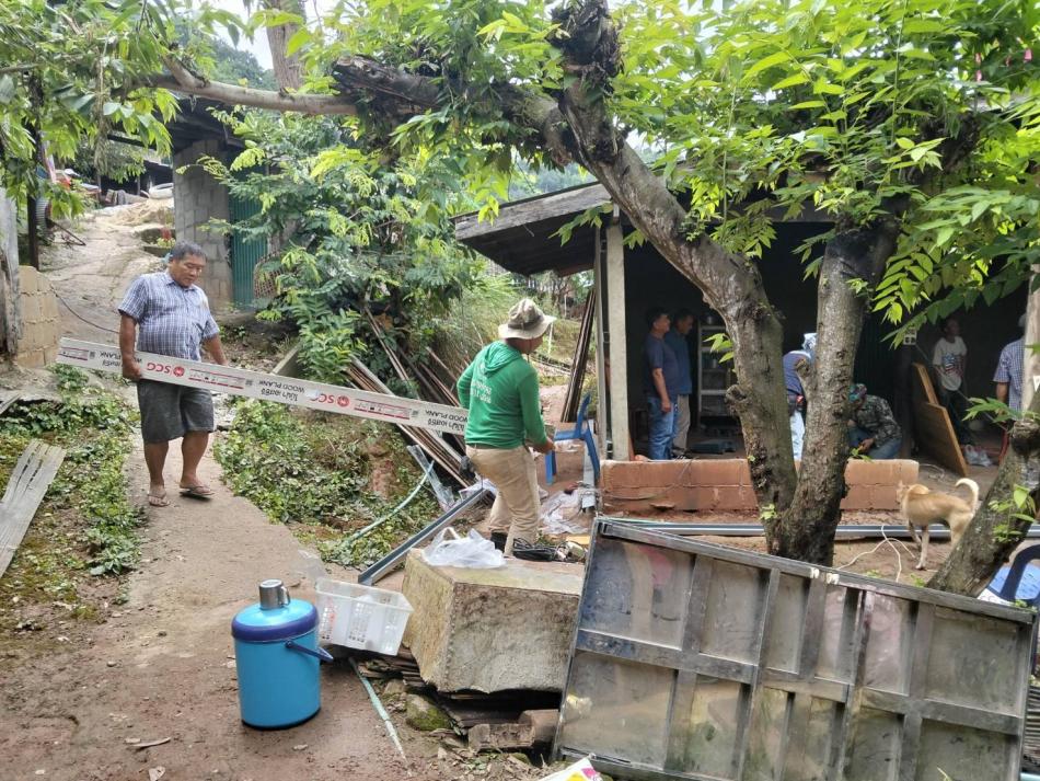 ลงพื้นที่เยี่ยมบ้านผู้ประสบปัญหาด้านที่อยู่อาศัย ที่ได้รับงบประมาณในโครงการบ้านพอเพียงชนบทปี 2568 