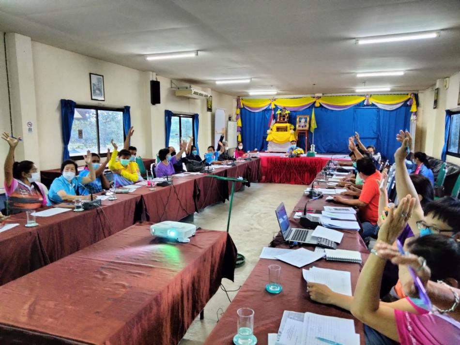 ประชุมเพื่อพิจารณาให้ความช่วยเหลือผู้ประสบปัญหาทางสังคมทั้ง 5 ประเภท (6 ภาพ)