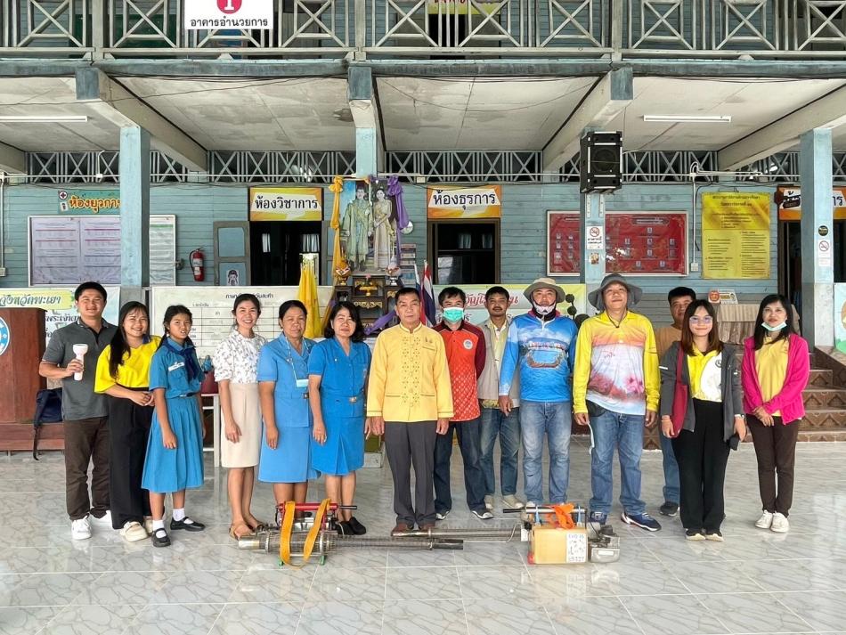 ตรวจทำลายแหล่งเพาะพันธ์ลูกน้ำยุงลาย และพ่นหมอกควันเพื่อป้องกันควบคุมโรคไข้เลือดออก โรงเรียนอนุบาลแม่ใจ ศรีถ้อย