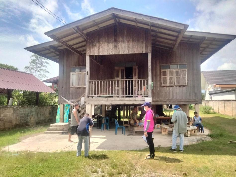 ฝ่ายสวัสดิการสังคม เจ้าหน้าที่กองช่าง ร่วมกับผู้นำชุมชนลงพื้นที่ประมาณการช่อมแชมบ้านผู้ด้อยโอกาสที่ประสบปัญหาด้านที่อยู่อาศัยจำนวน 5 หลัง เพื่อดำเนินการช่วยเหลือต่อไป 