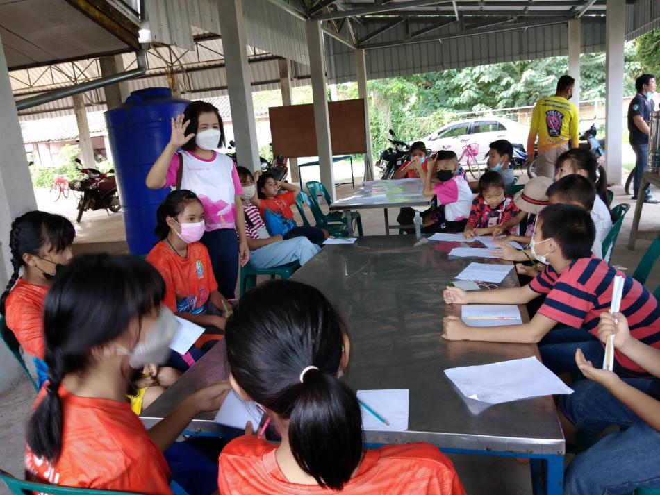 กิจกรรมนำเด็กๆสำรวจร้านค้าอาหารปลอดภัยและมีประโยชน์​  และให้เด็กๆสรุปผลจากการสำรวจและนำเสนอ (17 ภาพ)