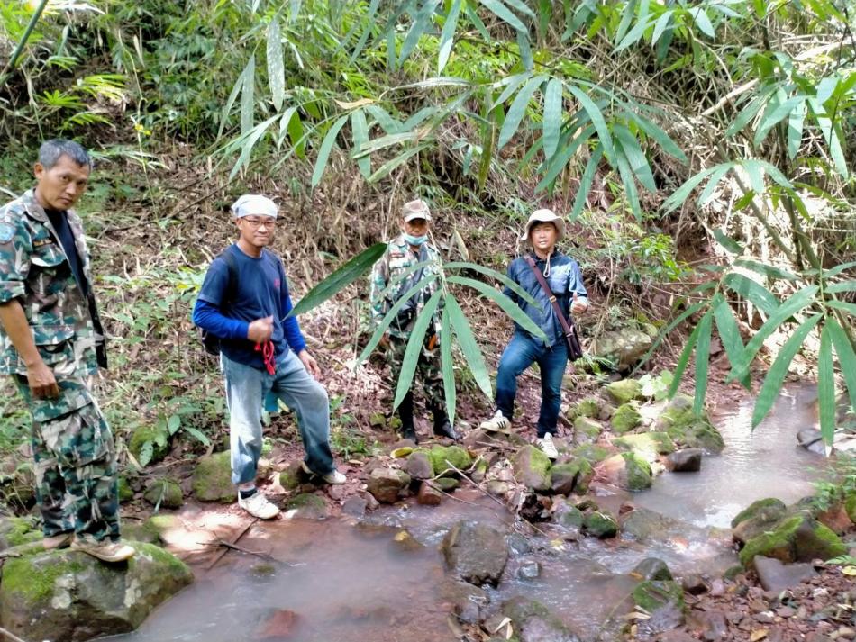  ร่วมสำรวจพื้นที่ทำฝายชะลอน้ำ ณห้วยหกแห้ง(บริเวณท่าน้ำ) เพื่อเป็นข้อมูลในการประกอบการทำฝายชะลอน้ำครั้งที่2 ในพื้นที่ตำบลศรีถ้อย